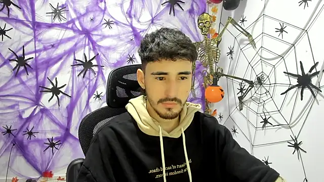 DmitriSanders online show from September 30, 2025, 9:32 pm