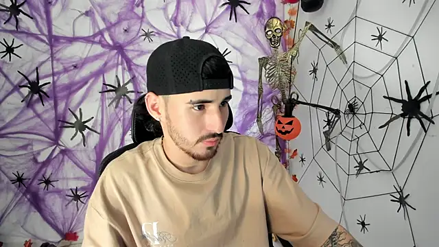 DmitriSanders online show from September 28, 2025, 7:43 pm