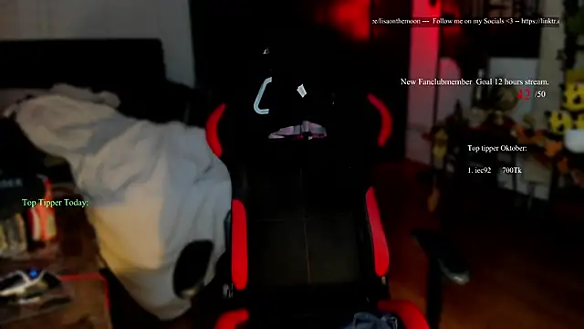 Snapshot of Lisaonthemoon chatting on October 2, 2025, 8:45 pm Lisaonthemoon online show from October 2, 2025, 8:45 pm