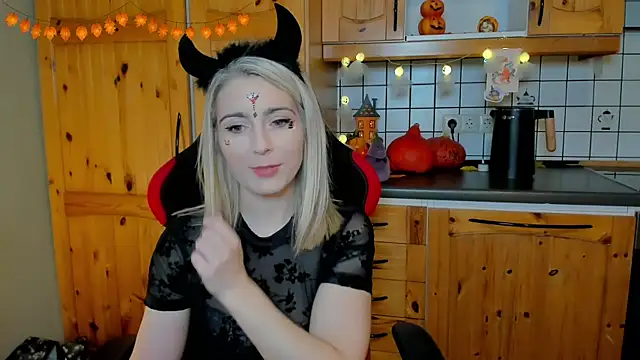 Snapshot of Lisaonthemoon chatting on October 26, 2025, 8:31 pm Lisaonthemoon online show from October 26, 2025, 8:31 pm