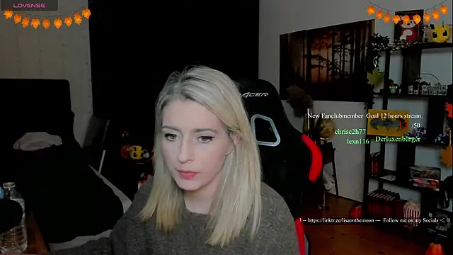 Snapshot of Lisaonthemoon chatting on November 22, 2025, 7:24 pm Lisaonthemoon online show from November 22, 2025, 7:24 pm