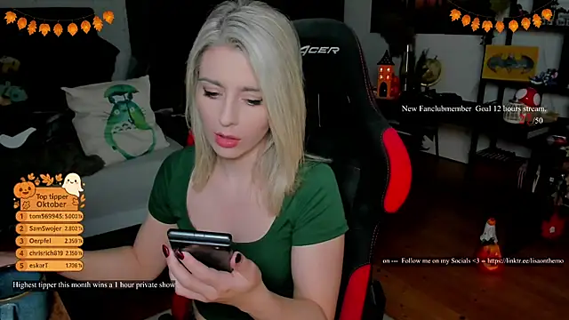 Snapshot of Lisaonthemoon chatting on October 23, 2025, 6:50 pm Lisaonthemoon online show from October 23, 2025, 6:50 pm