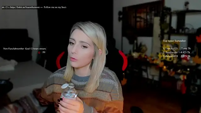 Snapshot of Lisaonthemoon chatting on September 24, 2025, 5:19 pm Lisaonthemoon online show from September 24, 2025, 5:19 pm