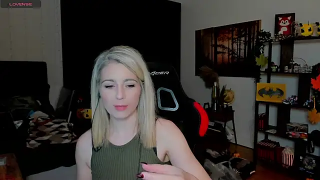 Snapshot of Lisaonthemoon chatting on November 1, 2025, 11:42 pm Lisaonthemoon online show from November 1, 2025, 11:42 pm