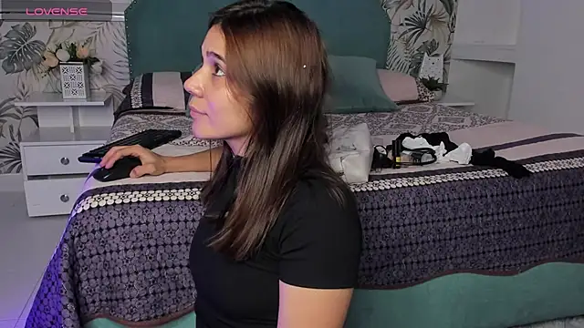 Snapshot of bellaa_becca chatting on March 3, 2025, 6:35 pm bellaa becca online show from March 3, 2025, 6:35 pm