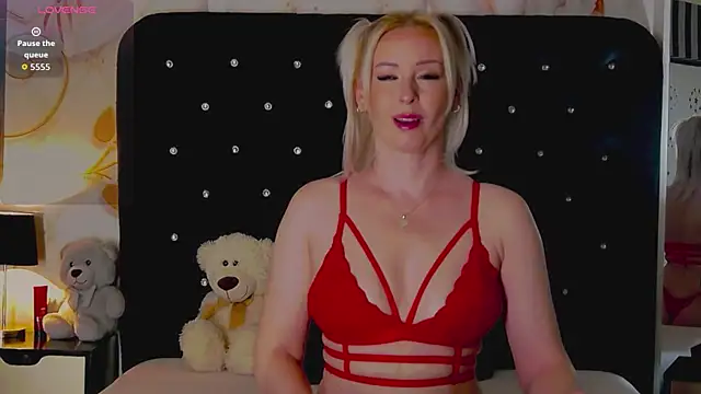 Snapshot of OliviaShaw23 chatting on March 28, 2026, 9:05 pm OliviaShaw23 online show from March 28, 2026, 9:05 pm