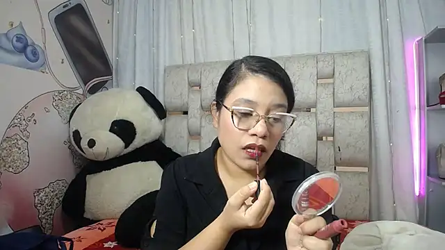 KEYRA-MILLER- online show from December 3, 2025, 2:34 am