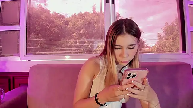 Snapshot of Lezy_ chatting on October 1, 2025, 1:48 pm Lezy online show from October 1, 2025, 1:48 pm