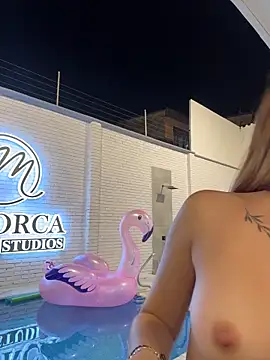 Lezy  online show from December 13, 2025, 8:04 pm