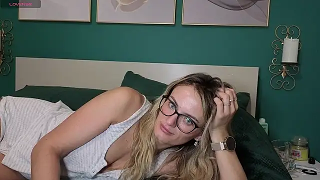 hotjessyca online show from October 16, 2025, 5:05 am