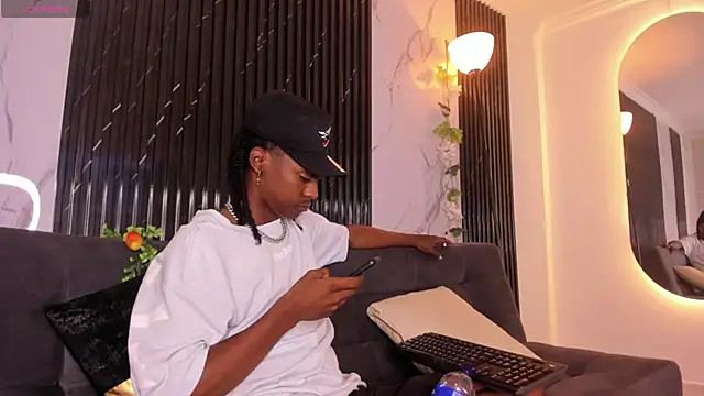 BRYXXXON1 online show from February 6, 2025, 12:04 pm