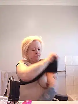 mollymay69 online show from January 12, 2026, 1:56 am