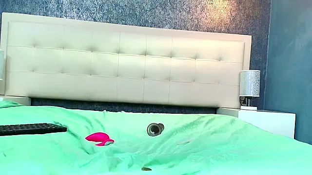Cloeandtyfanny online show from May 11, 2026, 7:33 pm