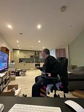 LondonTeffy online show from December 23, 2025, 10:47 am