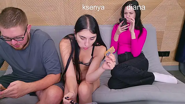 Ksenny online show from December 3, 2025, 3:07 am