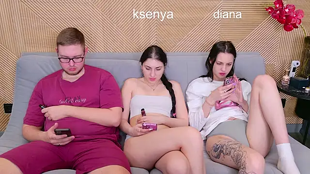 Snapshot of Ksenny chatting on April 14, 2026, 5:34 am Ksenny online show from April 14, 2026, 5:34 am