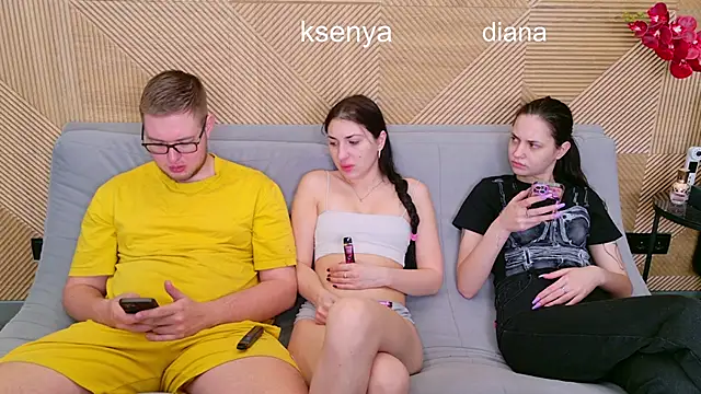 Snapshot of Ksenny chatting on April 9, 2026, 5:53 am Ksenny online show from April 9, 2026, 5:53 am