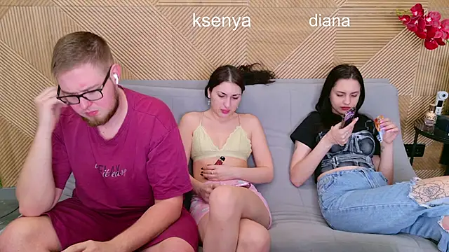 Snapshot of Ksenny chatting on April 4, 2026, 5:25 am Ksenny online show from April 4, 2026, 5:25 am