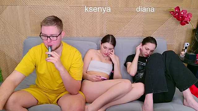 Snapshot of Ksenny chatting on April 9, 2026, 6:19 am Ksenny online show from April 9, 2026, 6:19 am