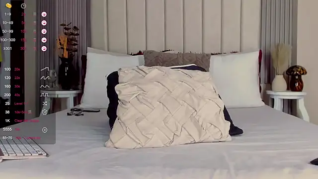 romina-brunette online show from March 8, 2025, 12:30 pm