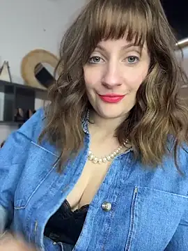 victoirenextdoor online show from April 12, 2026, 3:48 pm