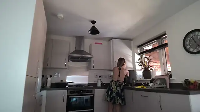 SweetMonicaUK online show from October 16, 2025, 9:17 am