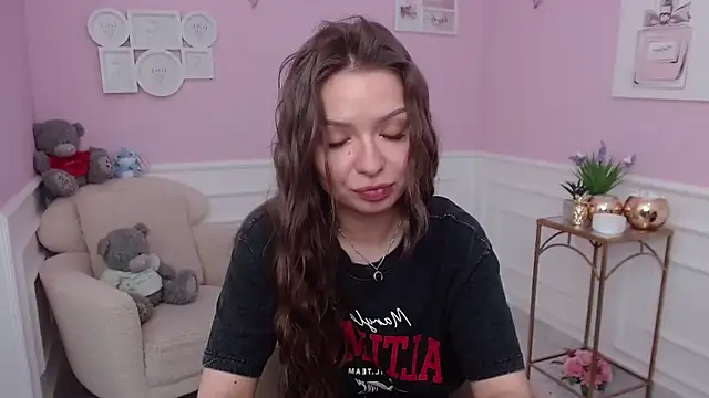 Snapshot of LucySkilar chatting on November 28, 2025, 6:46 am LucySkilar online show from November 28, 2025, 6:46 am