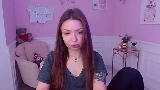 Snapshot of LucySkilar chatting on January 19, 2025, 5:37 am LucySkilar online show from January 19, 2025, 5:37 am