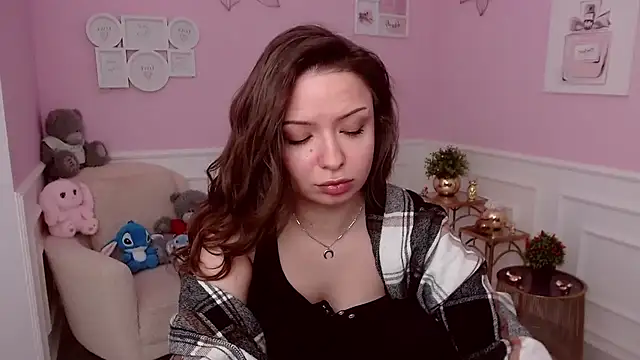 Snapshot of LucySkilar chatting on March 15, 2026, 5:36 am LucySkilar online show from March 15, 2026, 5:36 am