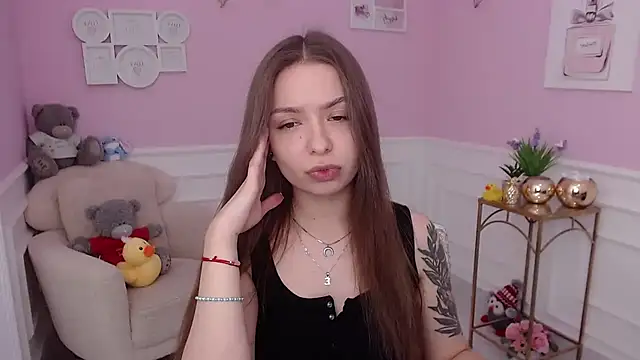 Snapshot of LucySkilar chatting on September 28, 2025, 4:19 am LucySkilar online show from September 28, 2025, 4:19 am