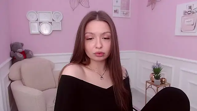 Snapshot of LucySkilar chatting on December 5, 2024, 5:43 am LucySkilar online show from December 5, 2024, 5:43 am