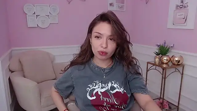 Snapshot of LucySkilar chatting on September 29, 2025, 4:19 am LucySkilar online show from September 29, 2025, 4:19 am