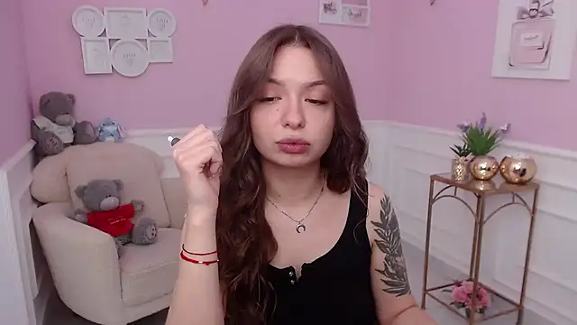 Snapshot of LucySkilar chatting on October 20, 2025, 4:36 am LucySkilar online show from October 20, 2025, 4:36 am