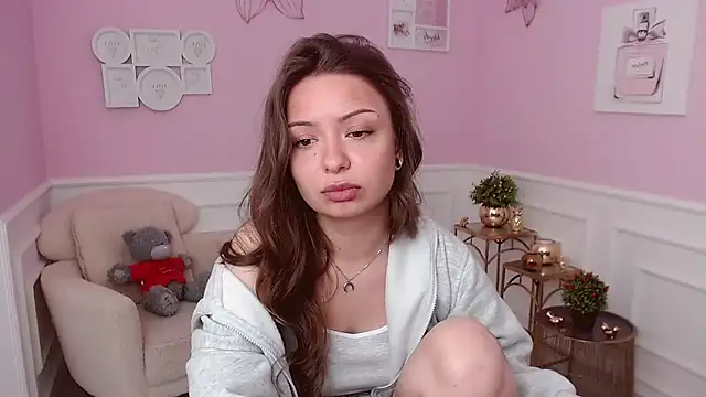 LucySkilar online show from May 8, 2026, 4:16 am