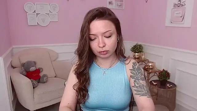 Snapshot of LucySkilar chatting on April 7, 2026, 4:14 am LucySkilar online show from April 7, 2026, 4:14 am