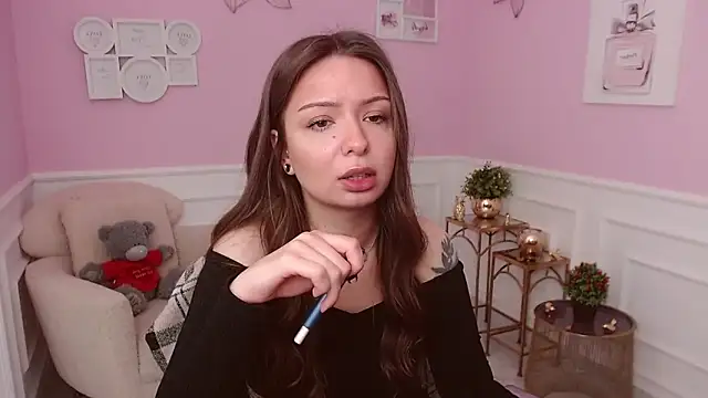 Snapshot of LucySkilar chatting on June 2, 2026, 4:23 am LucySkilar online show from June 2, 2026, 4:23 am