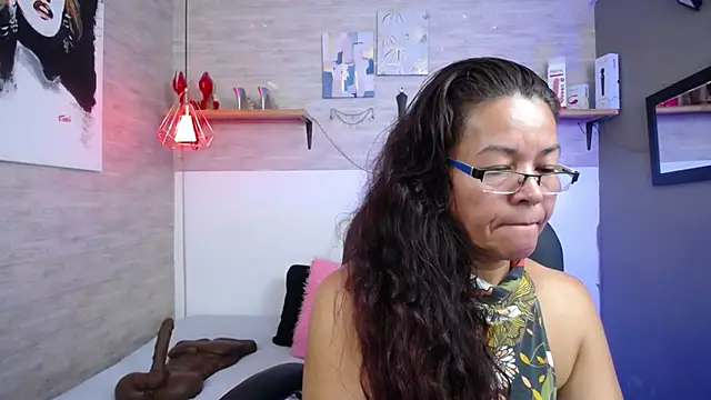 Snapshot of MaturePure chatting on October 13, 2025, 10:10 pm MaturePure online show from October 13, 2025, 10:10 pm