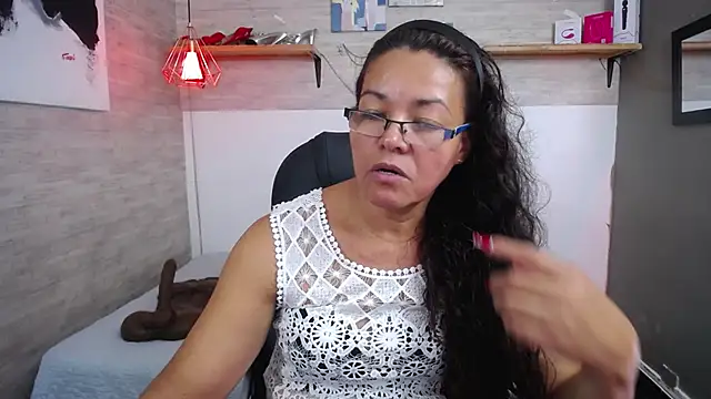 Snapshot of MaturePure chatting on October 17, 2025, 8:10 pm MaturePure online show from October 17, 2025, 8:10 pm