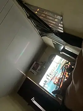 mfloressd14 online show from October 18, 2025, 2:52 pm