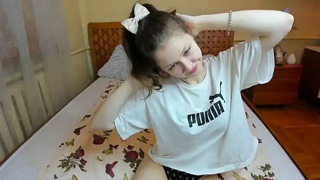 AfinaCutie online show from December 1, 2025, 1:56 pm