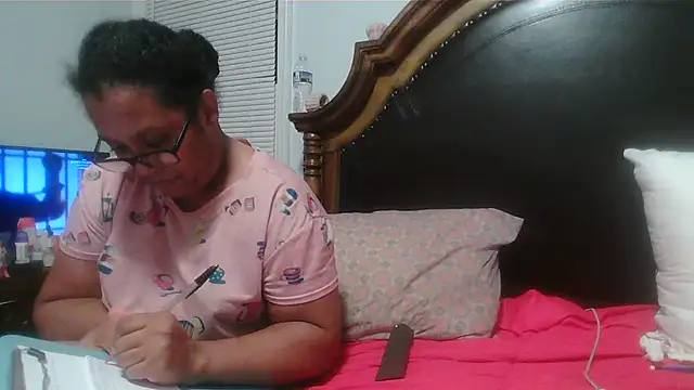 Snapshot of ebonyred chatting on April 7, 2026, 12:23 am ebonyred online show from April 7, 2026, 12:23 am