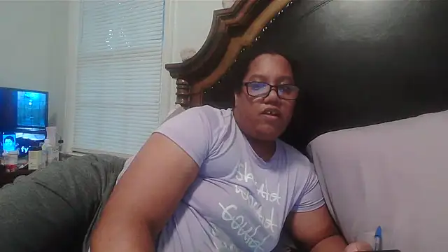 Snapshot of ebonyred chatting on March 16, 2026, 10:45 pm ebonyred online show from March 16, 2026, 10:45 pm