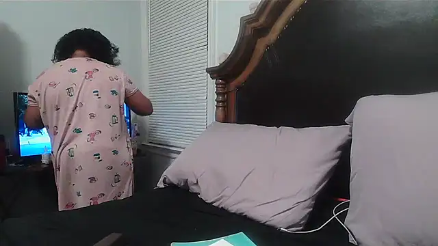 Snapshot of ebonyred chatting on February 13, 2026, 1:16 am ebonyred online show from February 13, 2026, 1:16 am