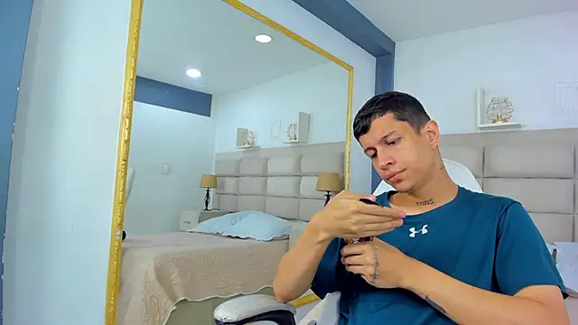 AgarEvans online show from December 18, 2025, 4:39 am