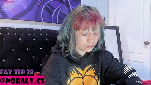 Snapshot of hey_noraly chatting on May 2, 2026, 4:28 am hey noraly online show from May 2, 2026, 4:28 am