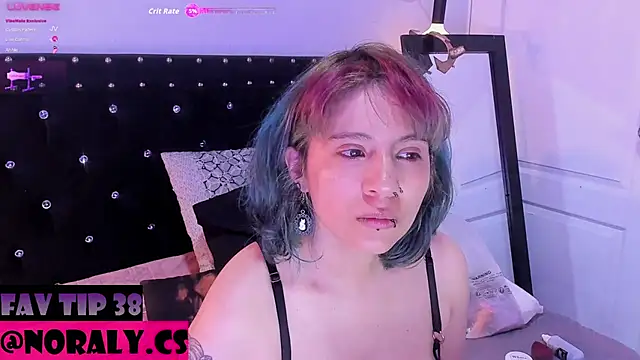 Snapshot of hey_noraly chatting on April 21, 2026, 4:19 am hey noraly online show from April 21, 2026, 4:19 am