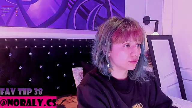 Snapshot of hey_noraly chatting on May 15, 2026, 4:10 am hey noraly online show from May 15, 2026, 4:10 am