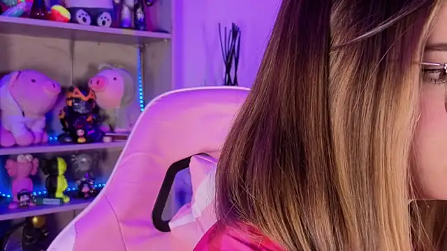 EmilyMiller  online show from February 10, 2026, 3:55 pm