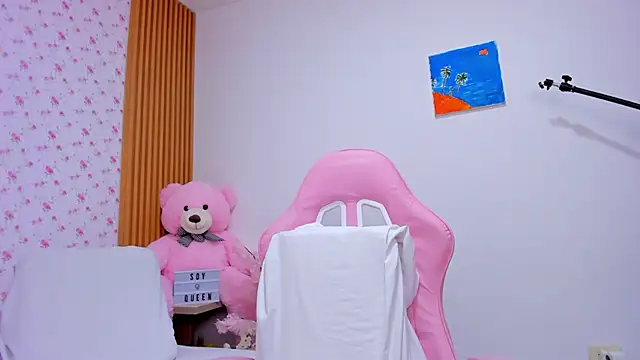 Soyqueen online show from April 28, 2026, 4:06 am