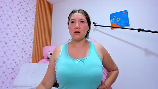 Soyqueen online show from May 4, 2026, 4:38 am